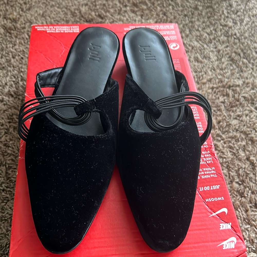 J Jill Women’s Black Velvet slides.